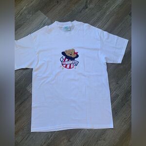 VTG Red White And Blue Patriotic USA Bear Embroidered White T-shirt Size L